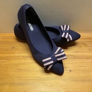 Navy Dream Pairs flats - Size 8.5